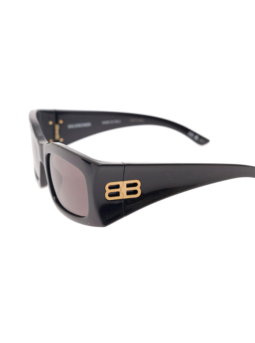 Elevate your style with these authentic Balenciaga sunglasses, featuring a chic rectangular maxi frame in black acetate, accented by gold-tone hardware and the iconic BB logo on the hinges.