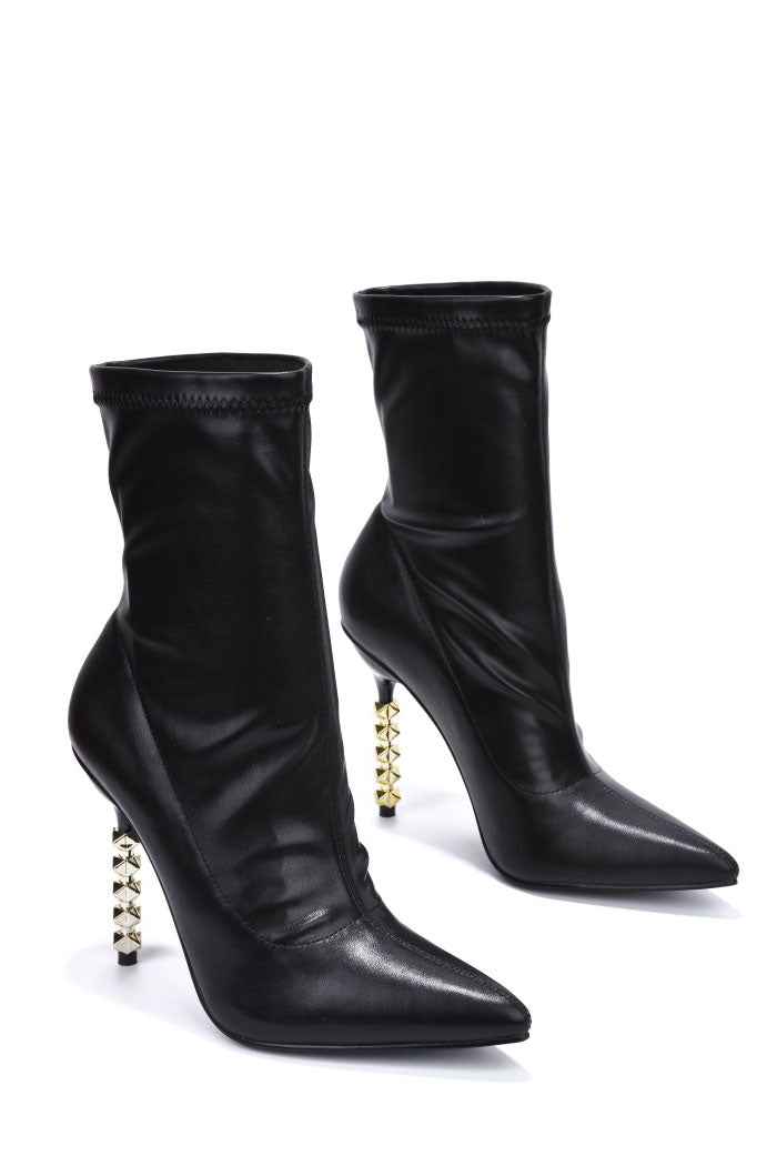 Victoria - Black